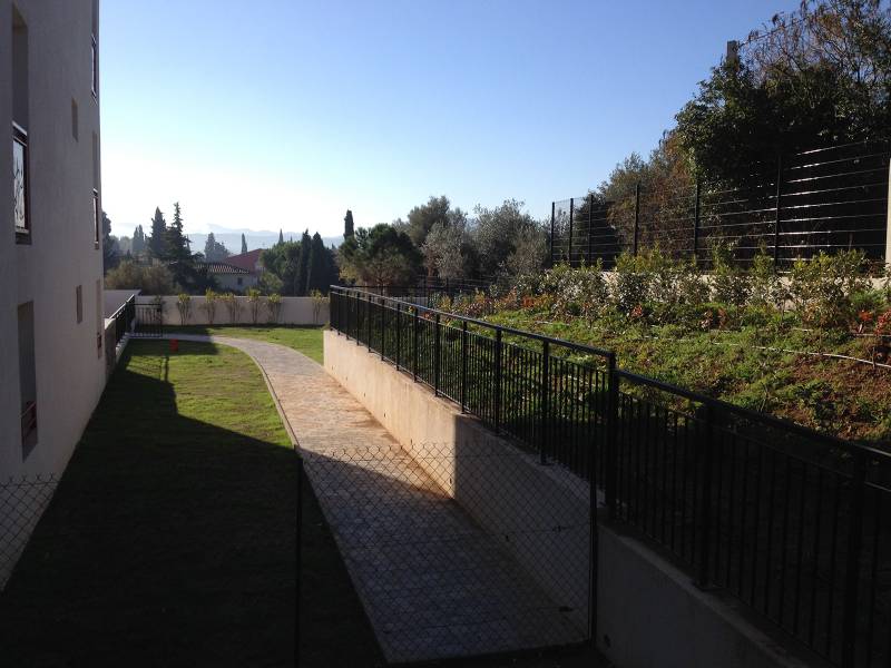 Depuis plus de 21 ans, Carré Vert Services et au service de vos jardins varois !