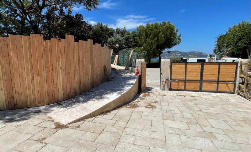 Platelage Bois à Hyères : L'Élégance Naturelle avec Carré Vert Service
