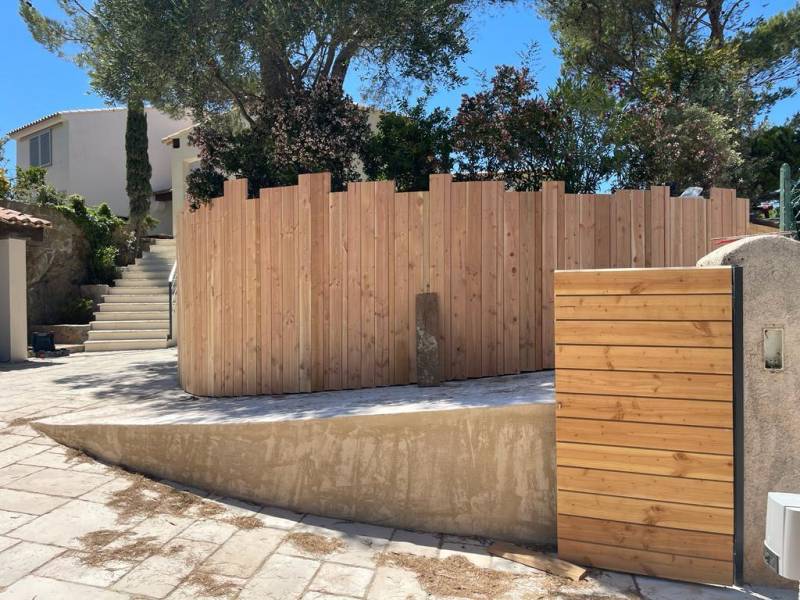 Platelage Bois à Hyères : L'Élégance Naturelle avec Carré Vert Service