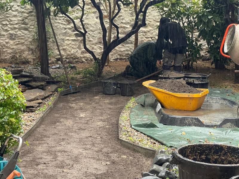 Jardin béton et pierre Var